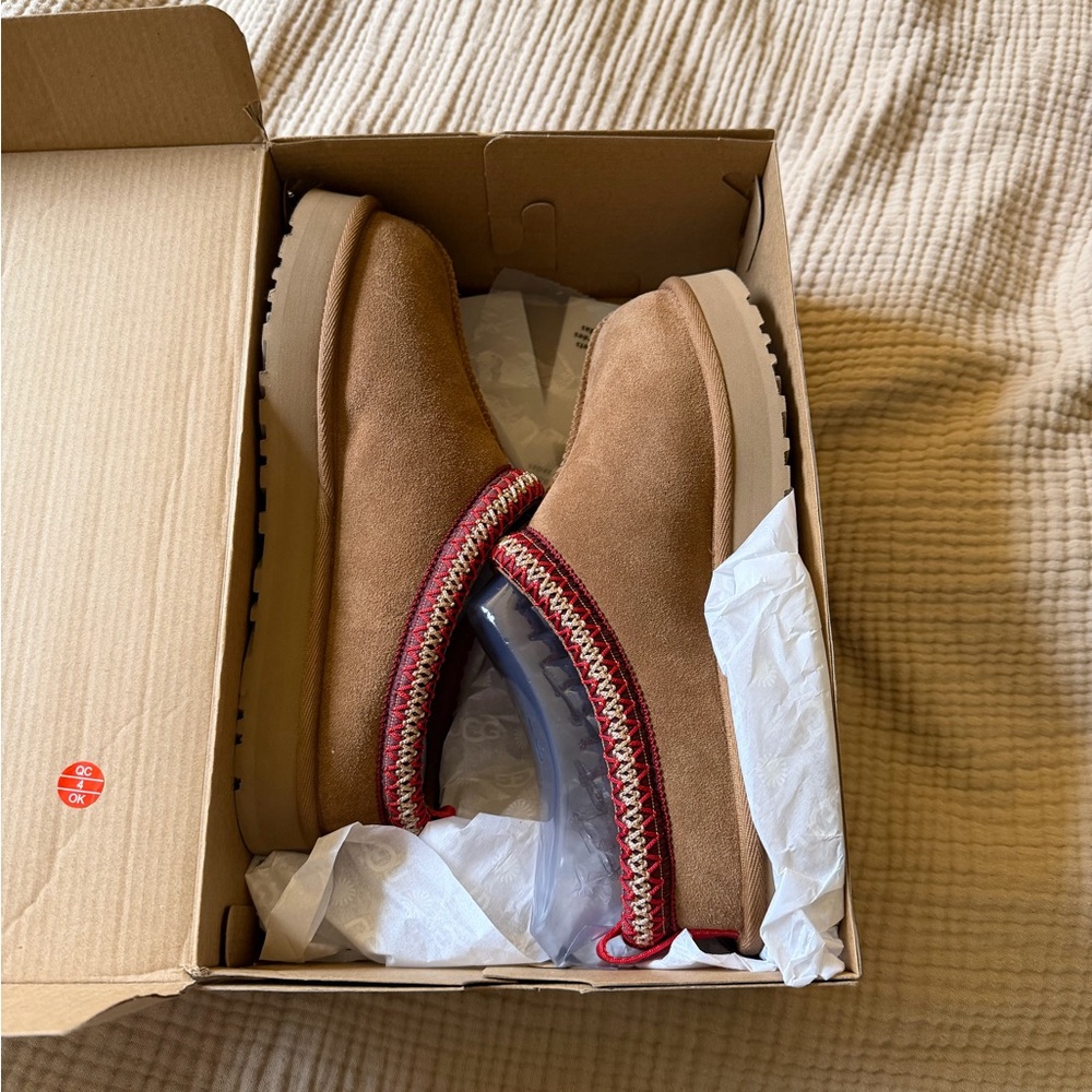 UGG Tazz Slipper Kids Size 6 Chestnut